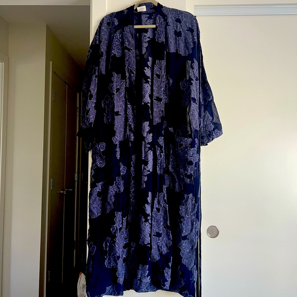 Aritzia sz med Elegant Lace Kimono Robe - blue